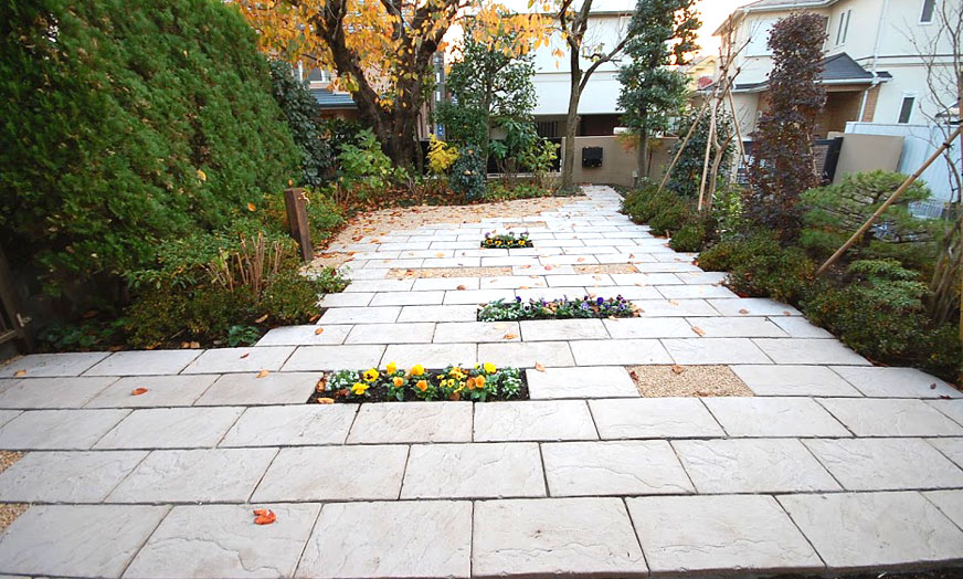 広い庭を石張りで管理が楽な庭に　神奈川県藤沢市Ａ様邸 広い庭、広すぎる庭のおすすめ造園活用方法　石張りで高級感ある上品な庭づくり　管理が楽な庭