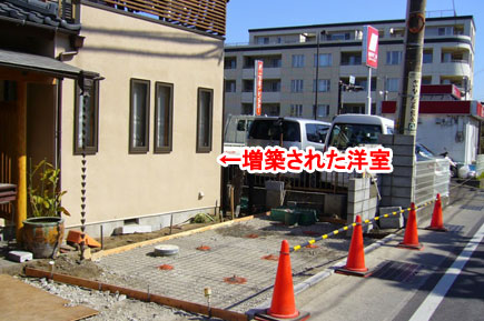 増築された洋室　神奈川県鎌倉市Ｙ様施工例～狭い駐車場を広く、石張りデザインでおしゃれで和モダンななお庭兼駐車場に